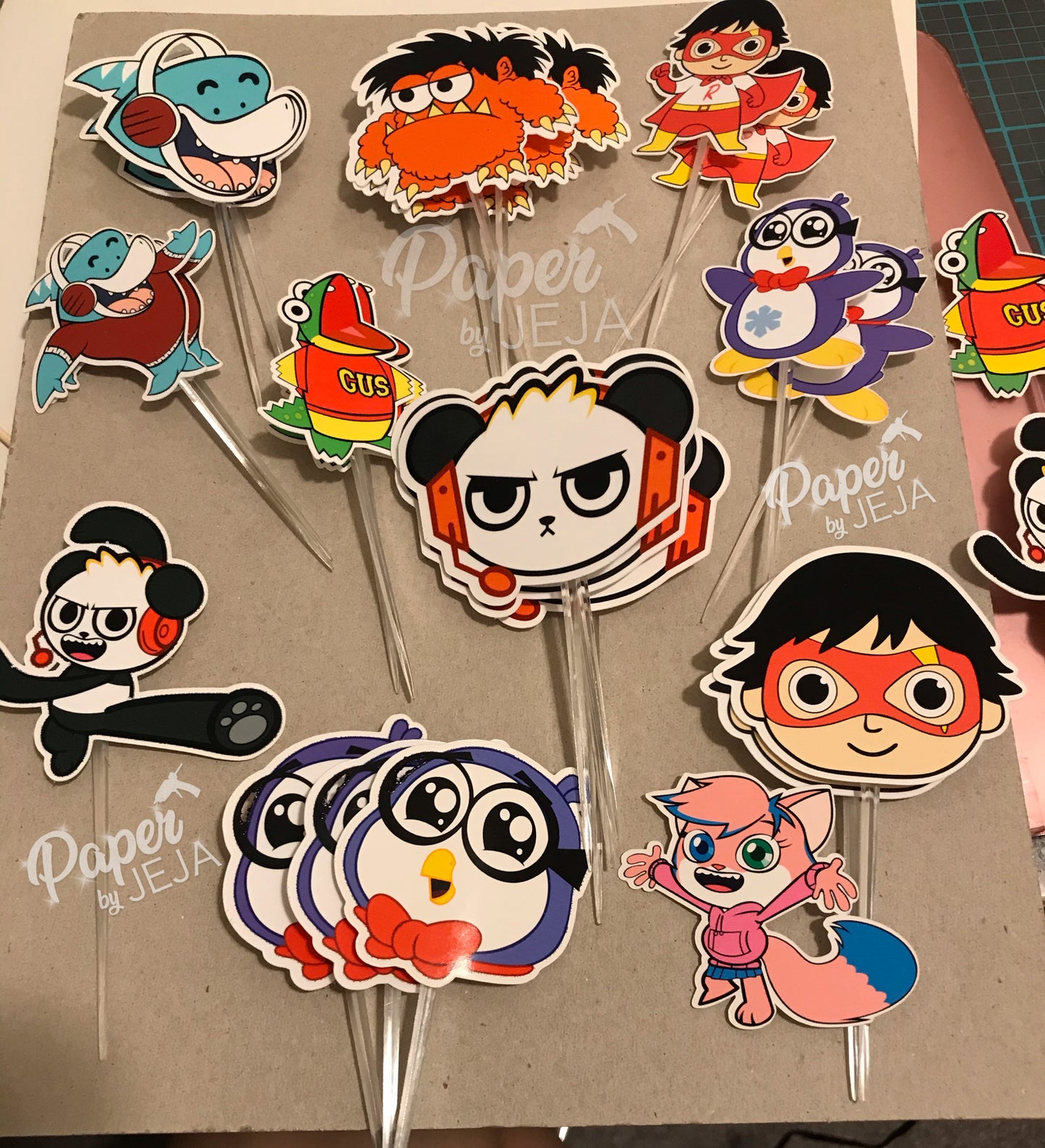 Themed / Character Cup cake toppers (12)